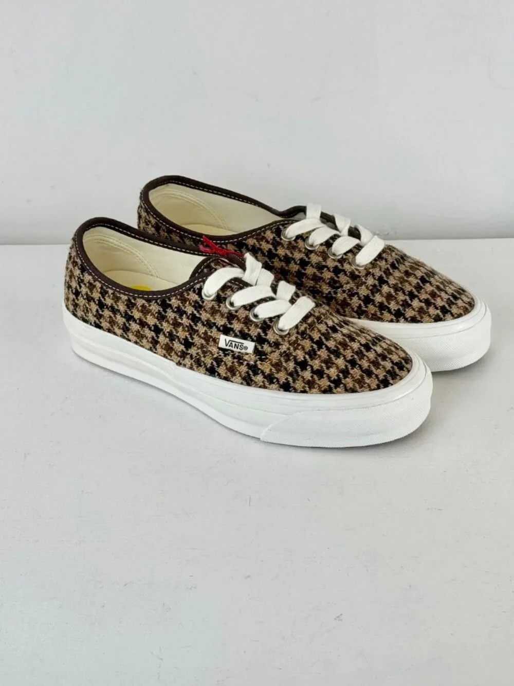 M5 W6.5-VANS Premium Authentic Harris Tweed Sneaker - Brown - 507452